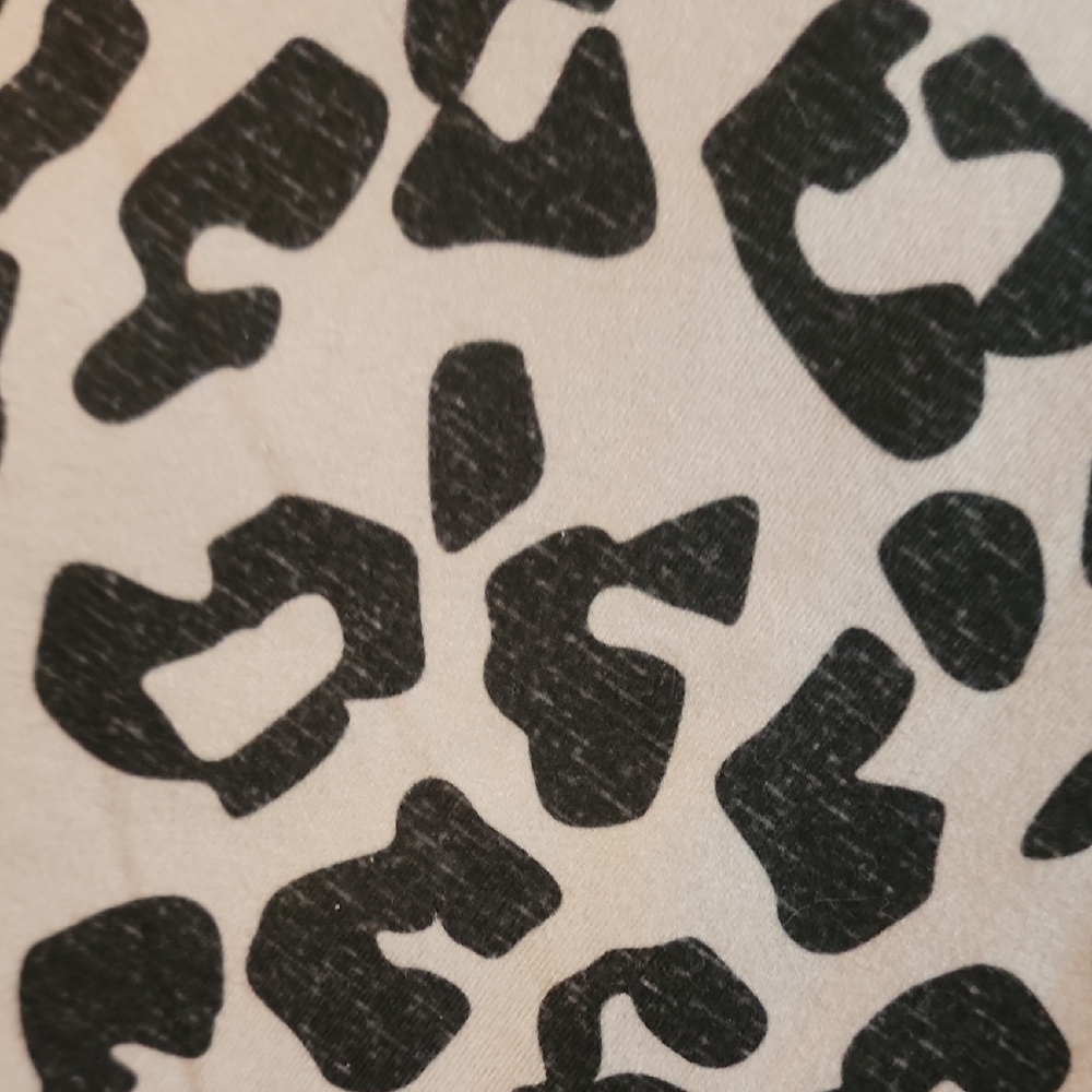 Women’s Pink Leopard Print and Black Colorblock Short Sleeve Top - Picture 4 of 5
